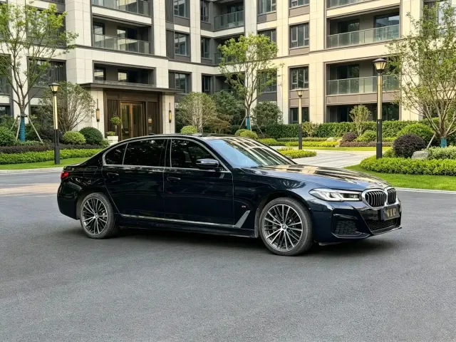 BMW 5 Series — Фото автомобиля 3