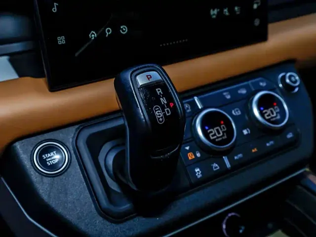Land Rover Defender — Фото автомобиля 18