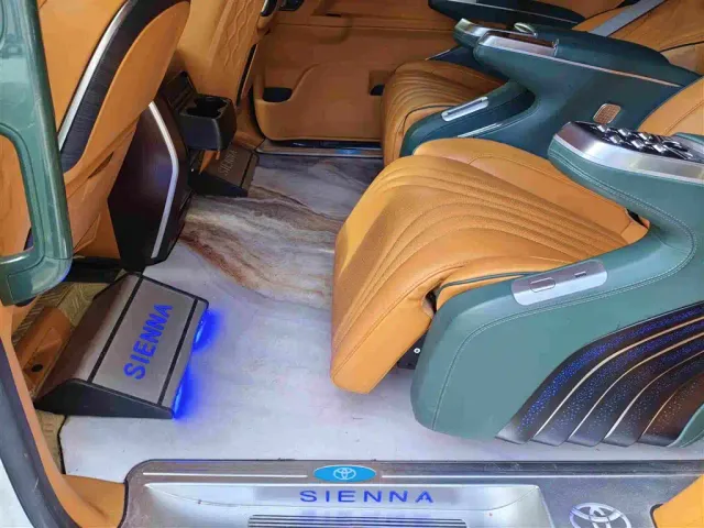 Toyota Sienna — Фото автомобиля 9