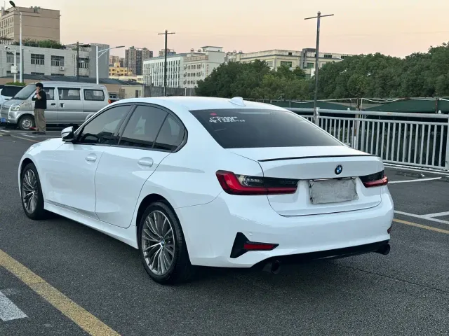 BMW 3 Series — Фото автомобиля 4