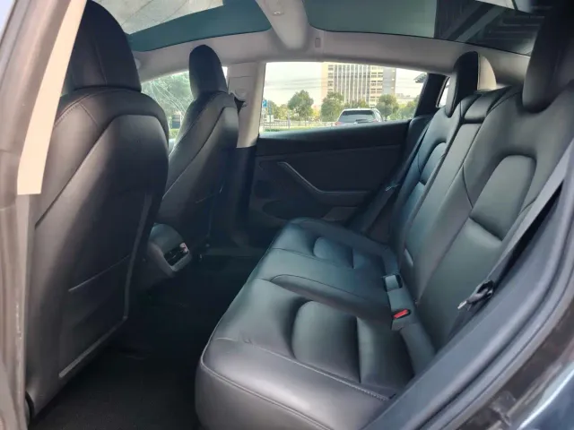 Tesla Model 3 — Фото автомобиля 8