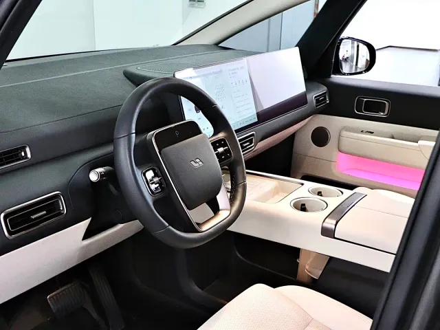 Li Auto MEGA — Фото автомобиля 11