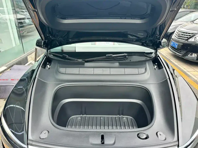 Tesla Model Y — Фото автомобиля 10