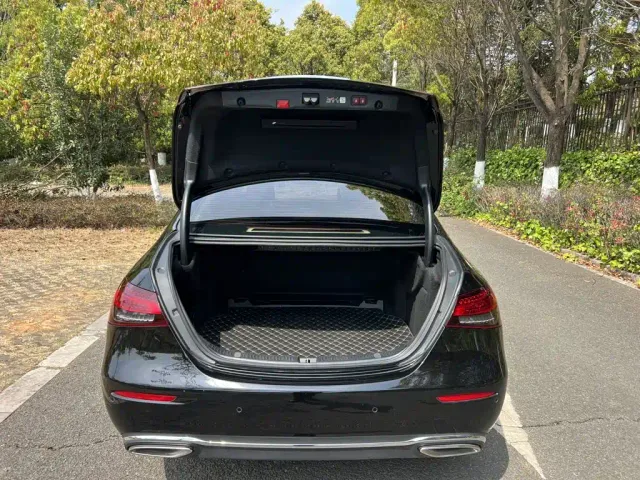 Mercedes-Benz E-Class — Фото автомобиля 8