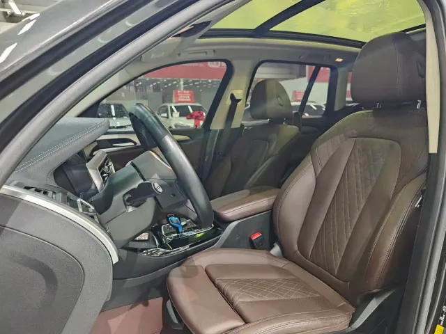 BMW iX3 — Фото автомобиля 14