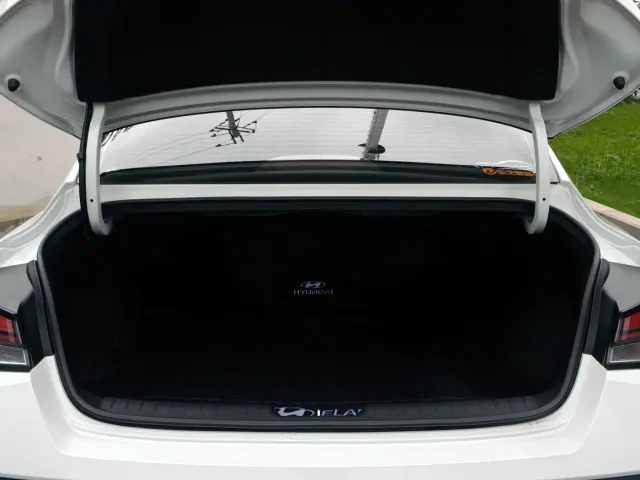 Hyundai Elantra — Фото автомобиля 9