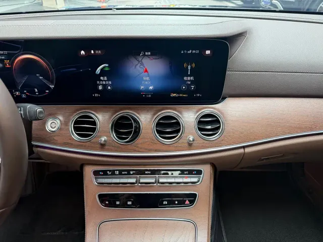 Mercedes-Benz E-Class — Фото автомобиля 11