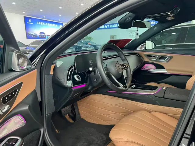 Mercedes-Benz E-Class — Фото автомобиля 4