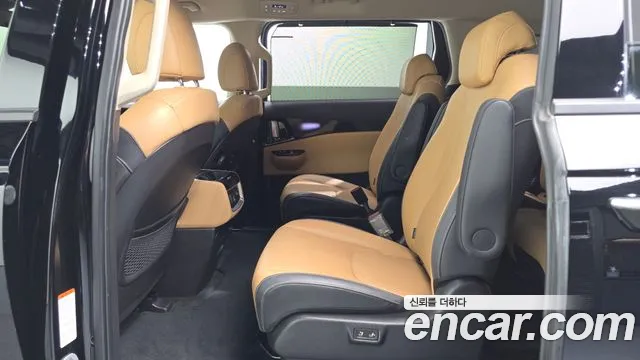Kia Carnival Generation 4 — Фото автомобиля 12