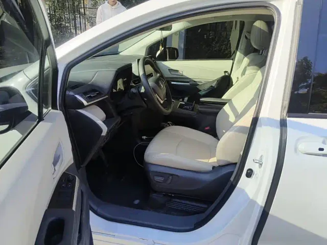 Toyota Sienna — Фото автомобиля 8