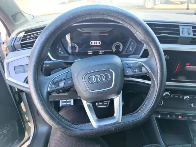 Audi Q3 — Фото автомобиля 10