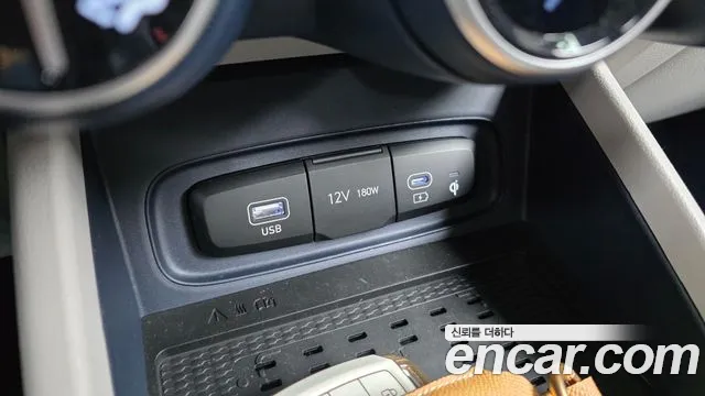 Hyundai Venue — Фото автомобиля 30
