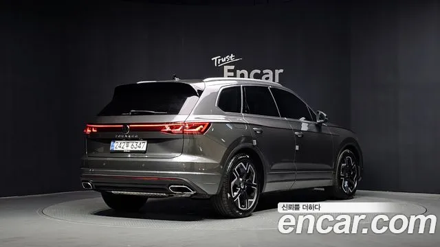 Volkswagen Touareg Generation 3 — Фото автомобиля 2