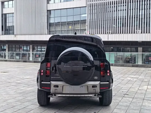 Land Rover Defender — Фото автомобиля 18