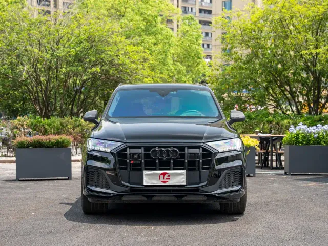 Audi SQ7 — Фото автомобиля 2