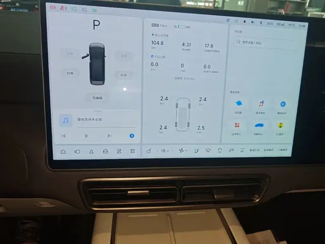 Li Auto MEGA — Фото автомобиля 12