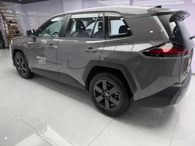 Toyota RAV4 — Фото автомобиля 8