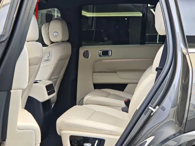 Li Auto L8 — Фото автомобиля 9