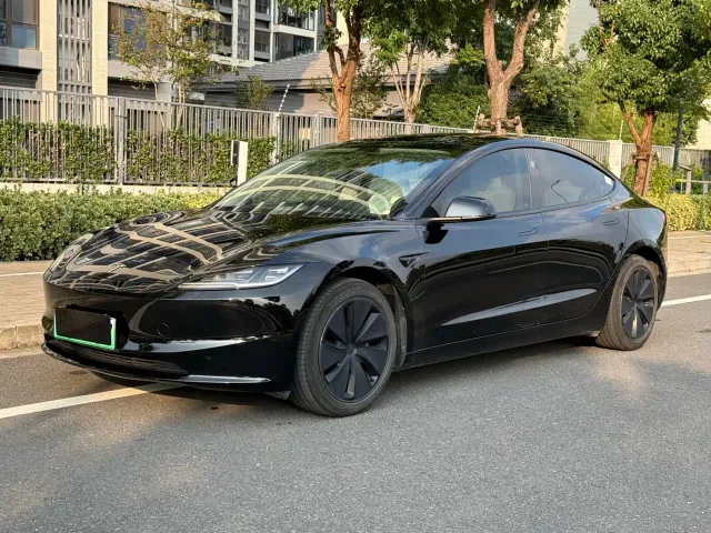 Фотография автомобиля — Tesla Model 3
