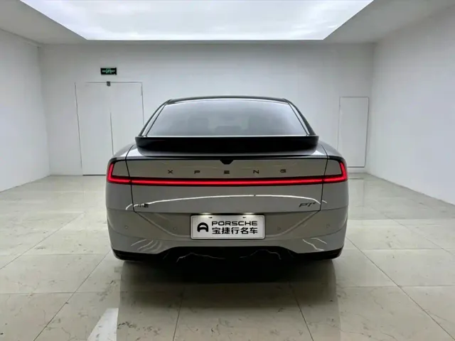 Xpeng P7+ — Фото автомобиля 5