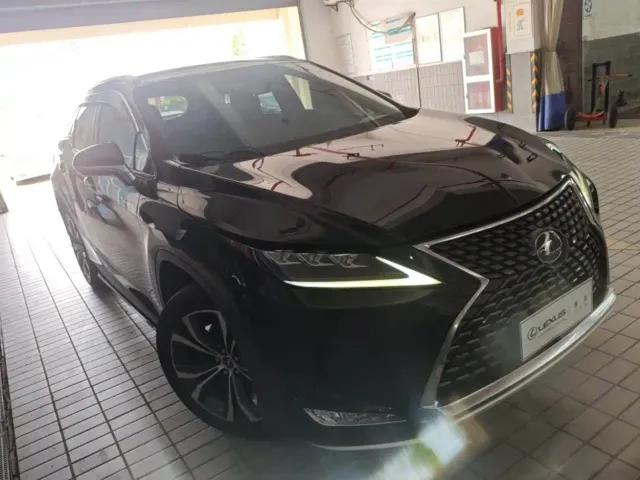 Фотография автомобиля — Lexus RX
