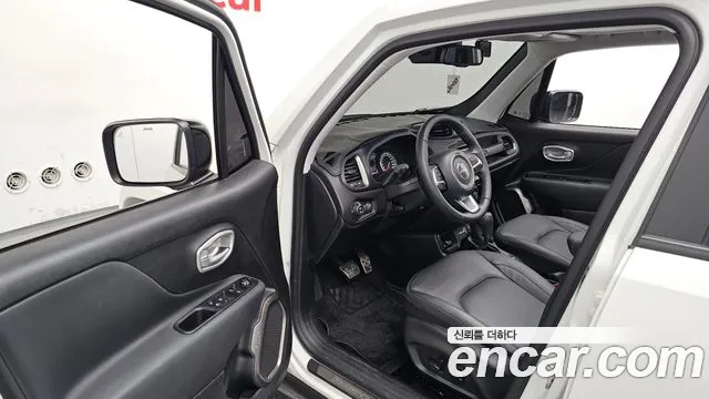 Jeep Renegade — Фото автомобиля 10