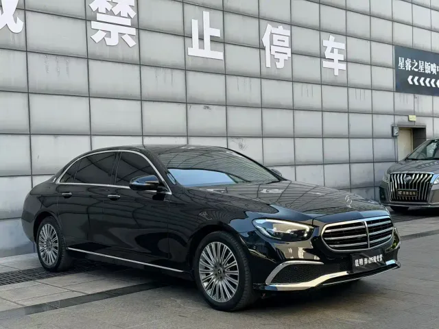 Mercedes-Benz E-Class — Фото автомобиля 3