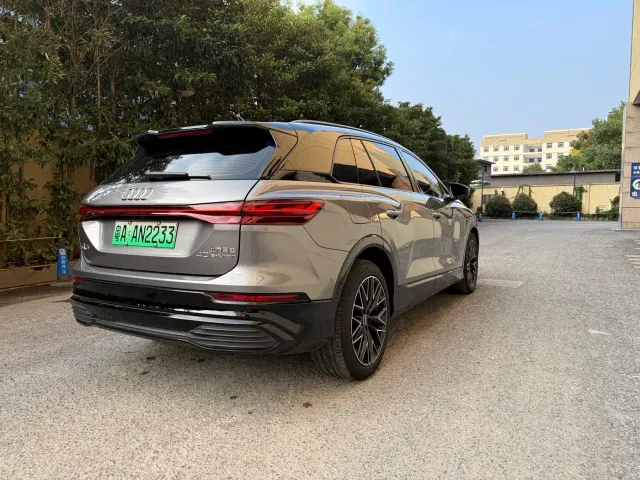 Audi Q5 e-tron — Фото автомобиля 9