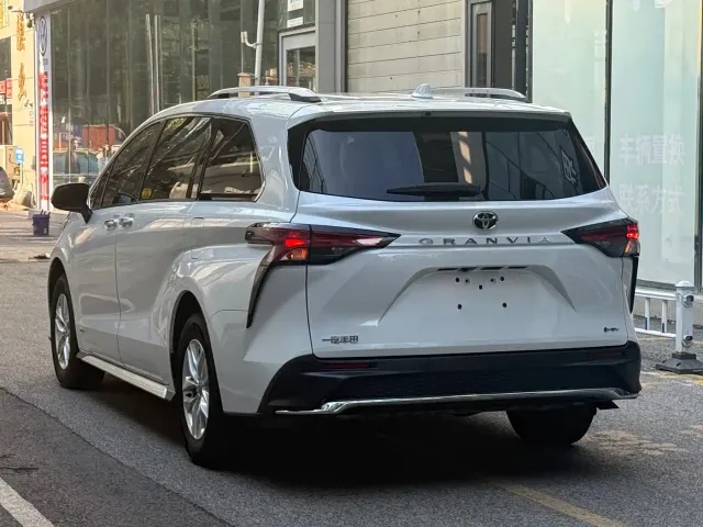 Toyota Granvia — Фото автомобиля 19