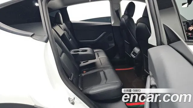 Tesla Model Y — Фото автомобиля 12