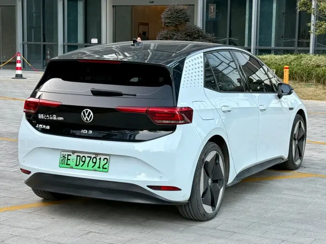 Volkswagen ID.3 — Фото автомобиля 4