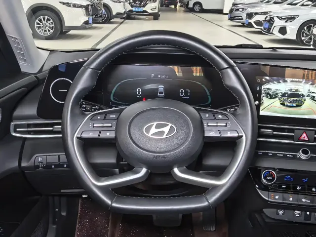 Hyundai Elantra — Фото автомобиля 11