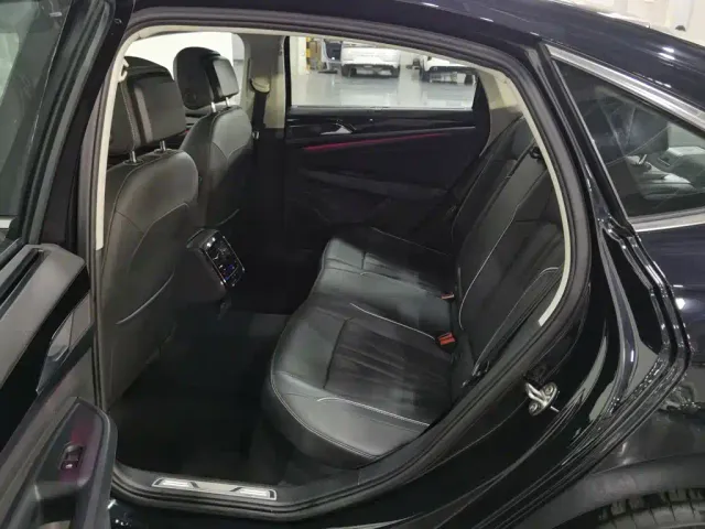Volkswagen Passat — Фото автомобиля 15