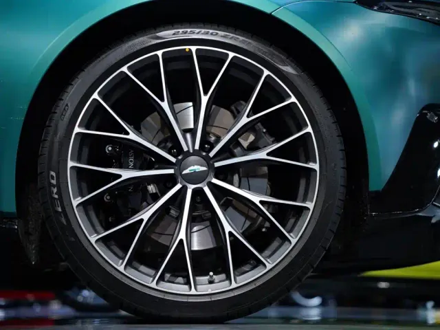 Aston Martin V8 Vantage — Фото автомобиля 20