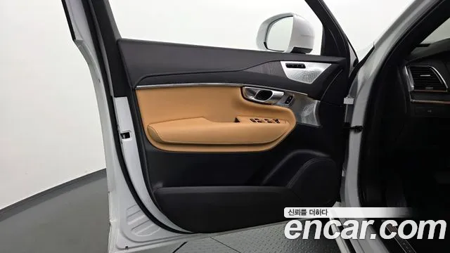 Вольво XC90 — Фото автомобиля 24