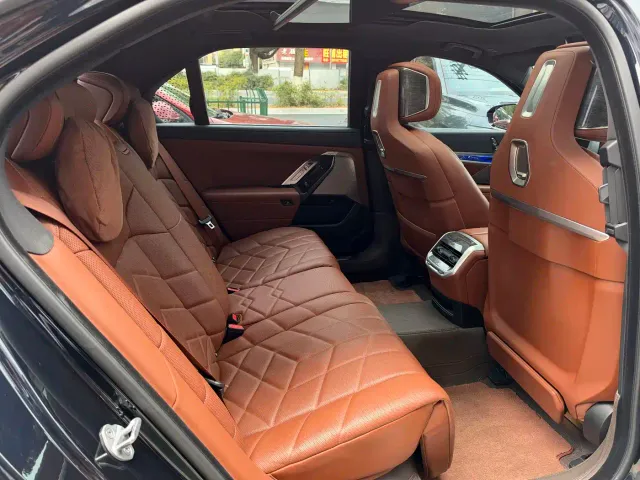 BMW 7 Series — Фото автомобиля 3
