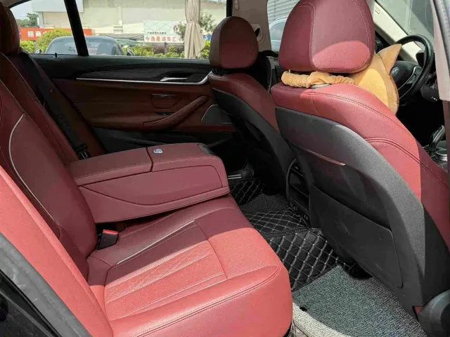 BMW 5 Series — Фото автомобиля 11