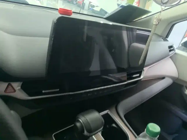 Toyota Sienna — Фото автомобиля 8