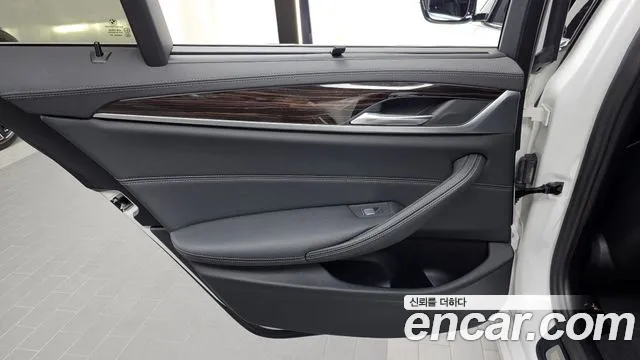 BMW 5 Series G30 — Фото автомобиля 14
