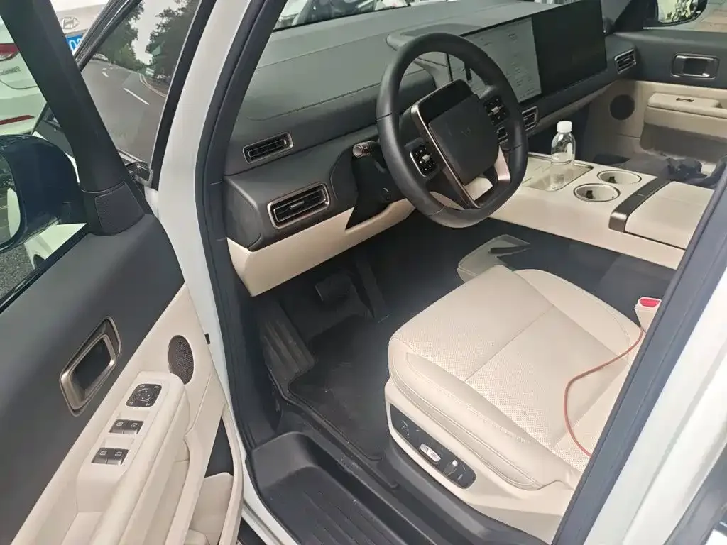 Li Auto Li Auto MEGA 2025 Ultra Smart Renewal Edition — Фото автомобиля 12