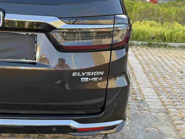 Honda Elysion — Фото автомобиля 16