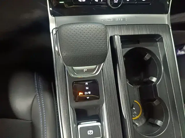 Roewe RX5 — Фото автомобиля 13