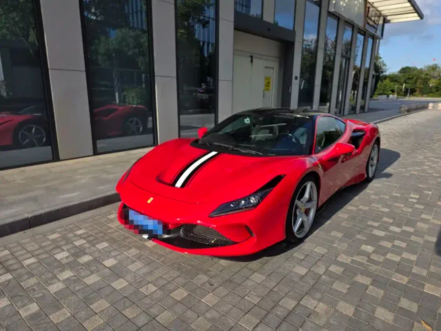 Фотография автомобиля — Ferrari F8
