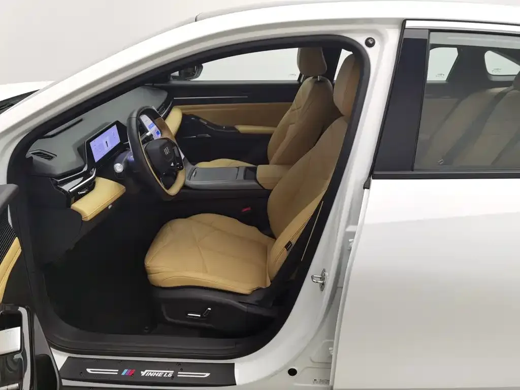 Geely Galaxy Galaxy L6 2023 125km MAX — Фото автомобиля 10