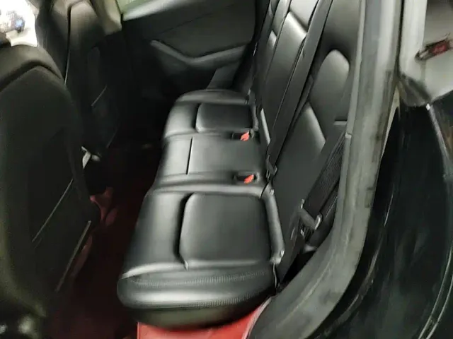 Tesla Model Y — Фото автомобиля 16