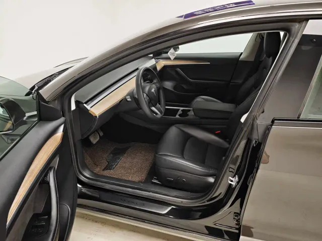 Tesla Model 3 — Фото автомобиля 13