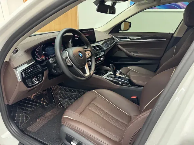 BMW 5 Series — Фото автомобиля 8