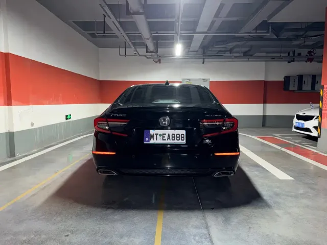 Honda Accord — Фото автомобиля 8