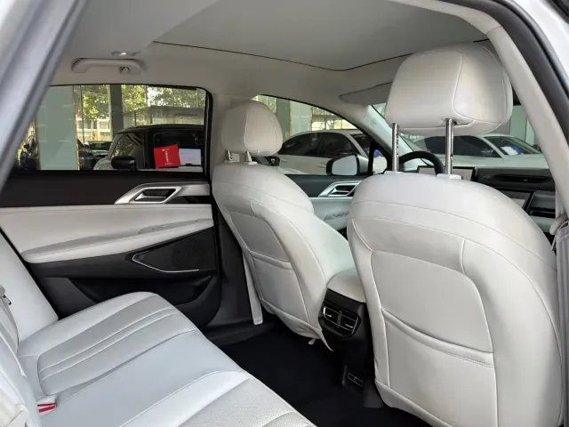 Xpeng P5 — Фото автомобиля 11