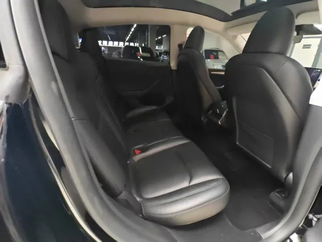 Tesla Model Y — Фото автомобиля 17